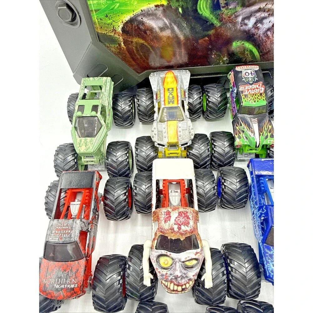 Spin Master Monster Jam Pit Party & Go Truck Carrying Case W/ 12 Trucks